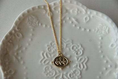 Collar Medalla Amor Triple